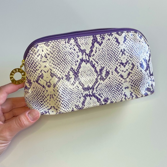 Estee Lauder Handbags - NEW! Estée Lauder Cosmetics bag